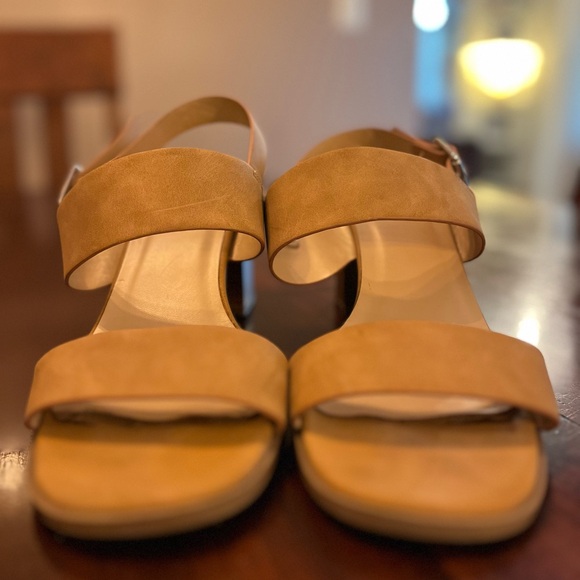 Nude Heels Size 10 - Picture 6 of 7